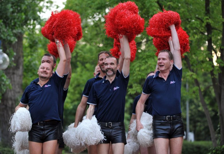 Мужская группа поддержки