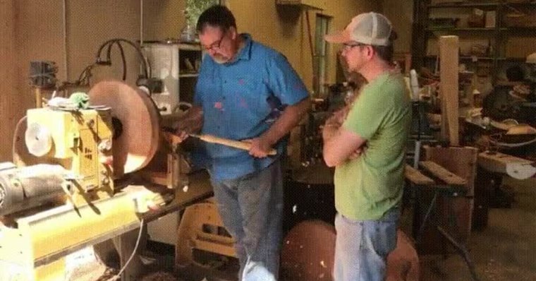 Токарный станок гиф