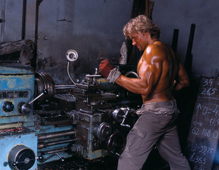 Станок на заводе