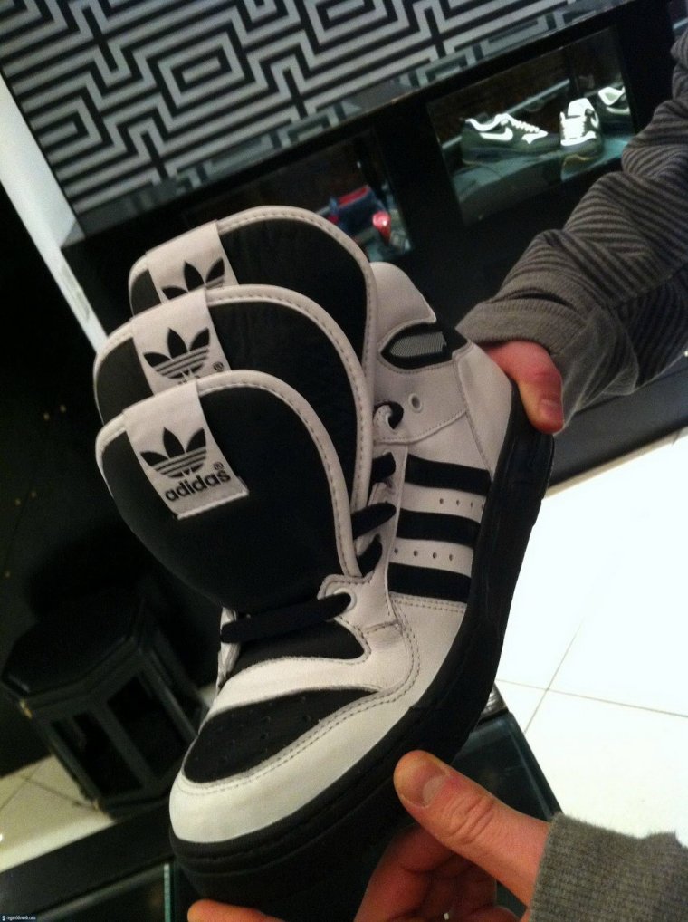 Кроссовки смешно