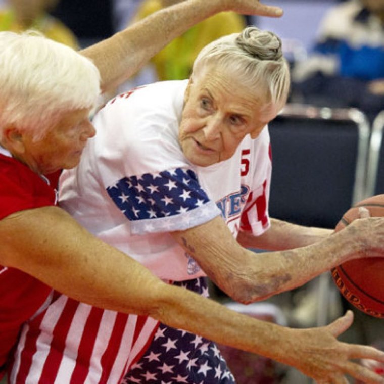 Бабушка баскетболистка