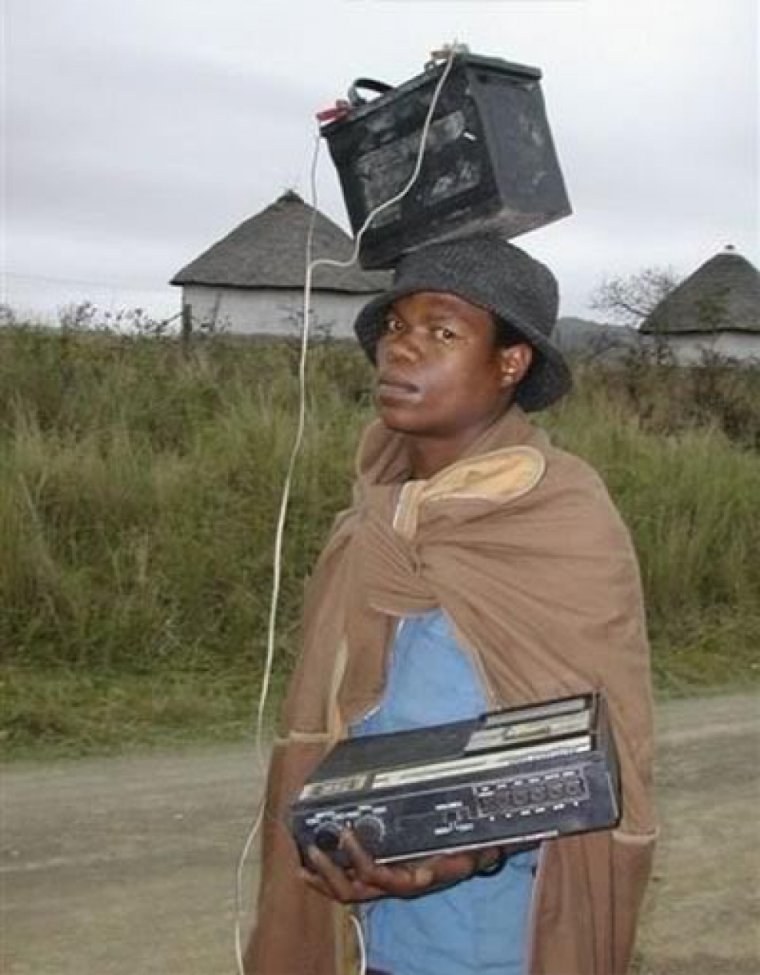 Нигер с магнитофоном