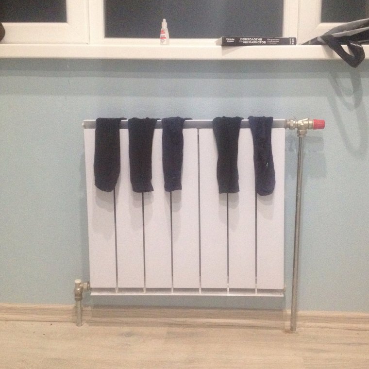Батарея с носками пианино