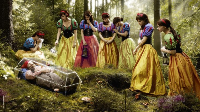 Семь белоснежек и один Гном