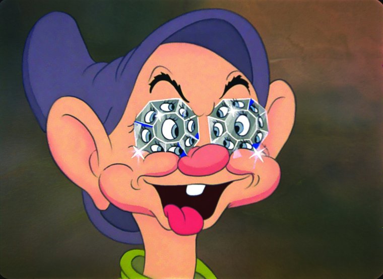 Белоснежка и 7 гномов в кроватях