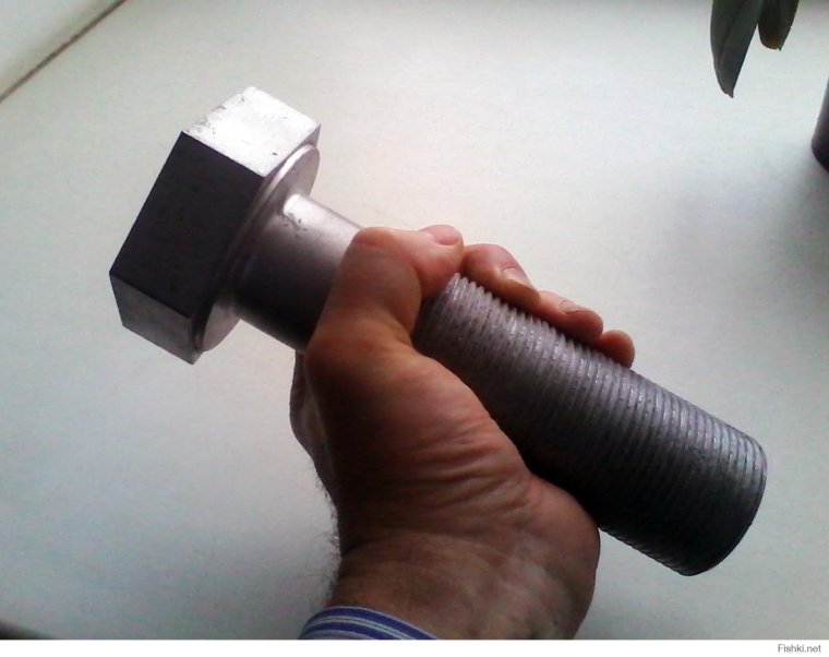 Самый большой болт и гайка