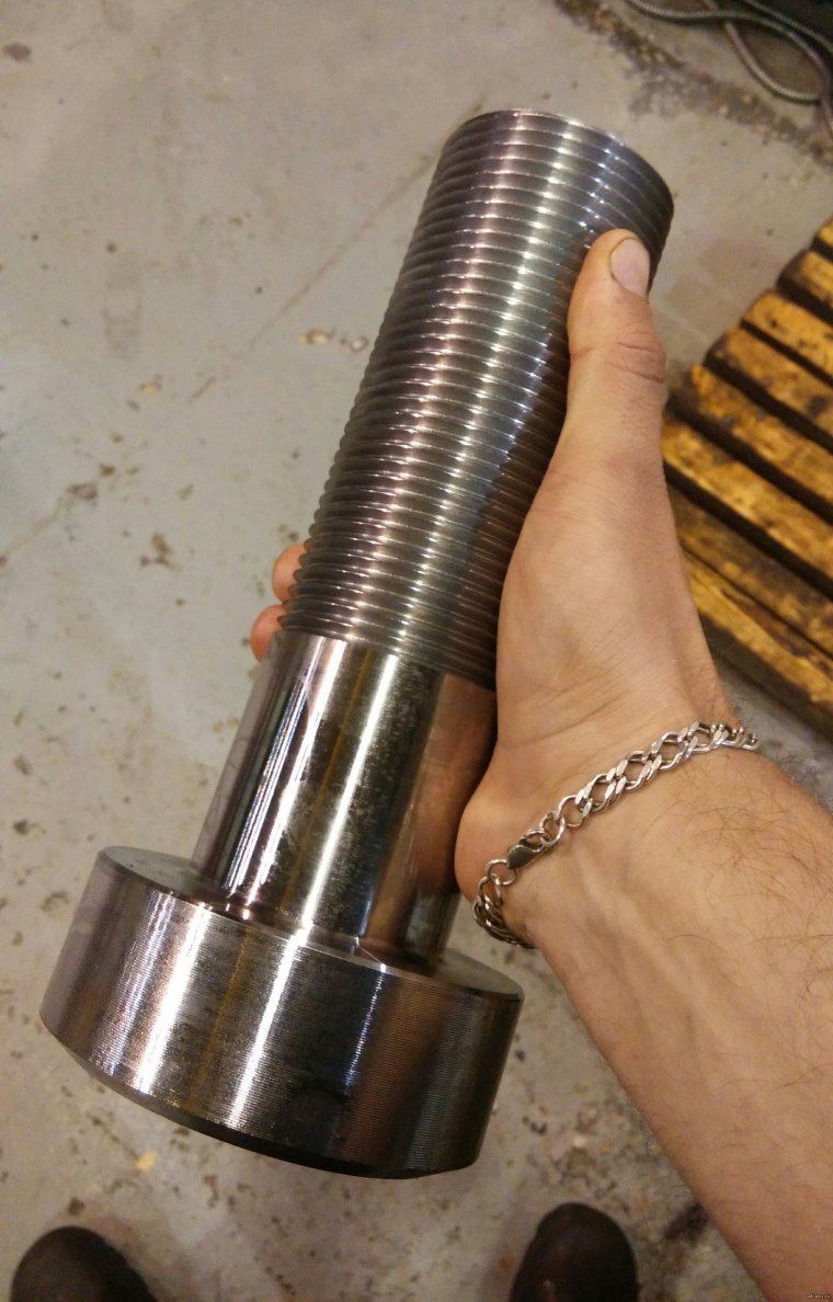 Огромный болт