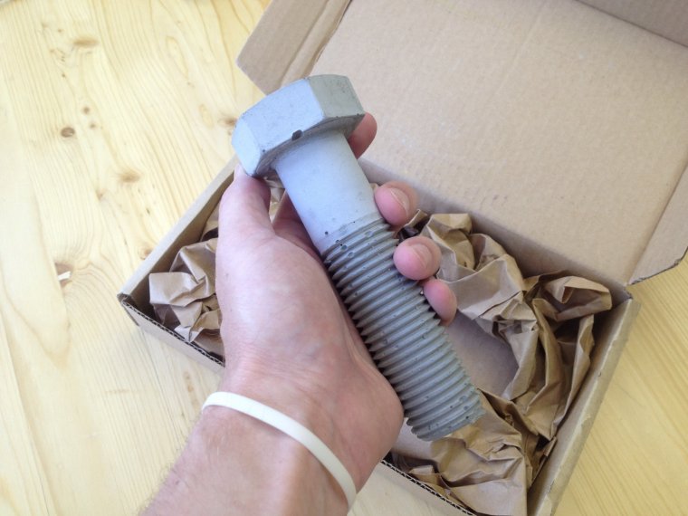 Большой подарочный болт