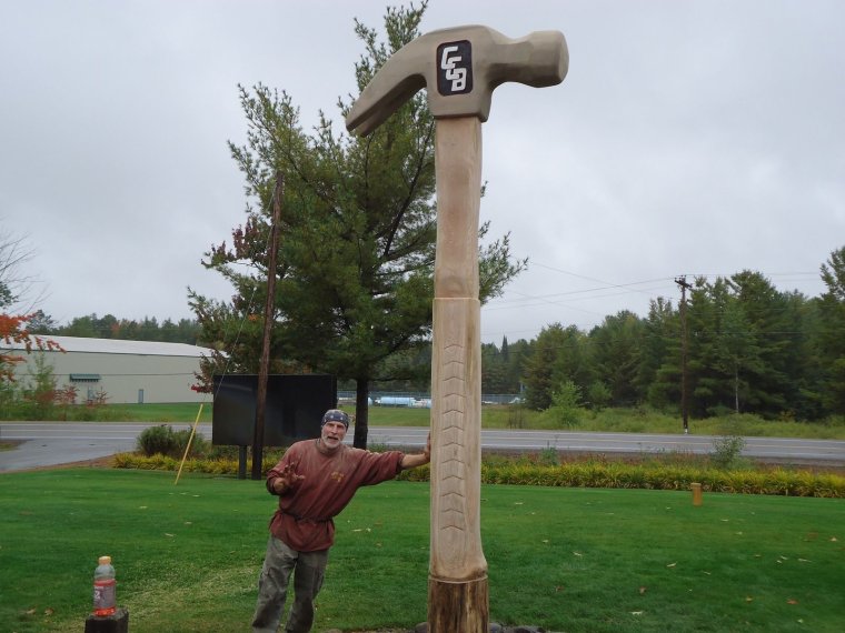 Огромный деревянный молот