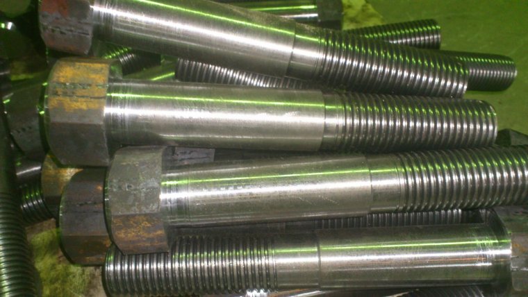 Самый большой болт и гайка