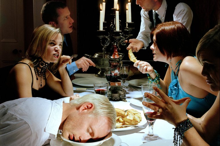 Гости за столом