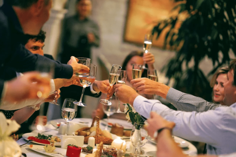 Веселое застолье