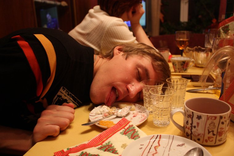 Уснул за столом