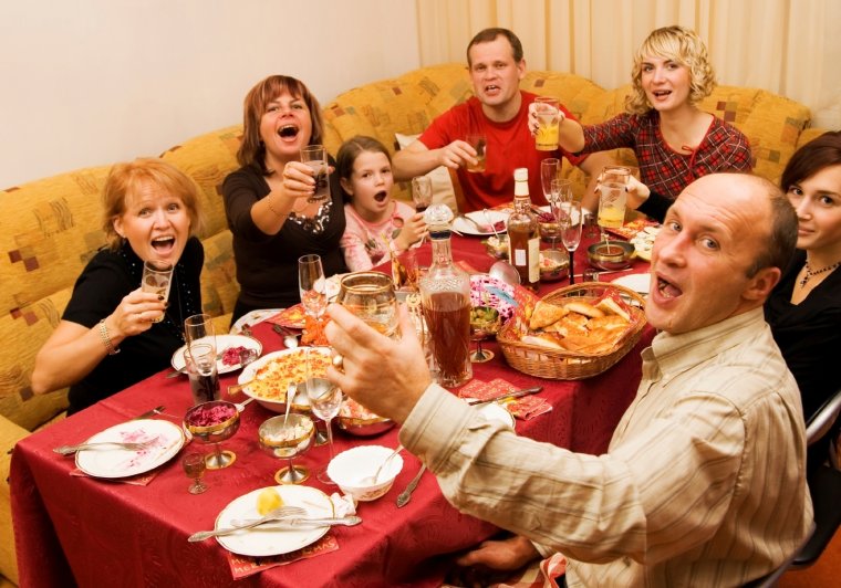 Застолье с родственниками