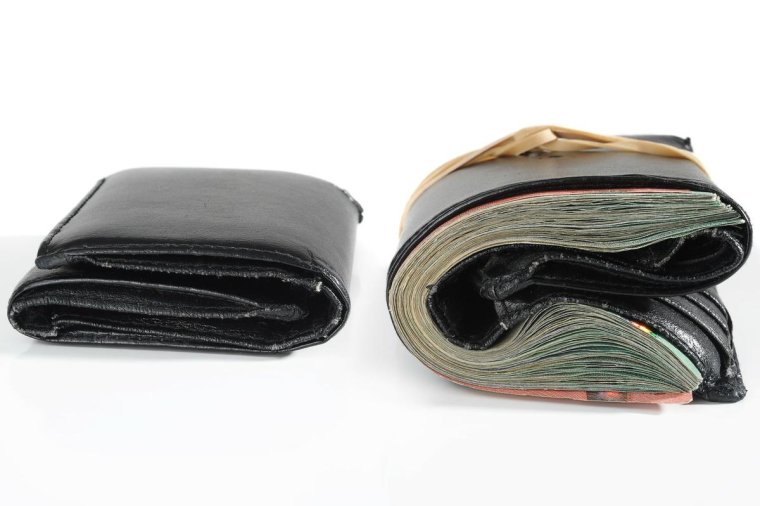 Пустой и полный бумажник