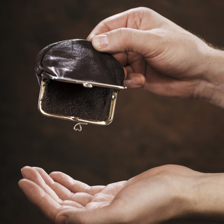 Кошелек в руках