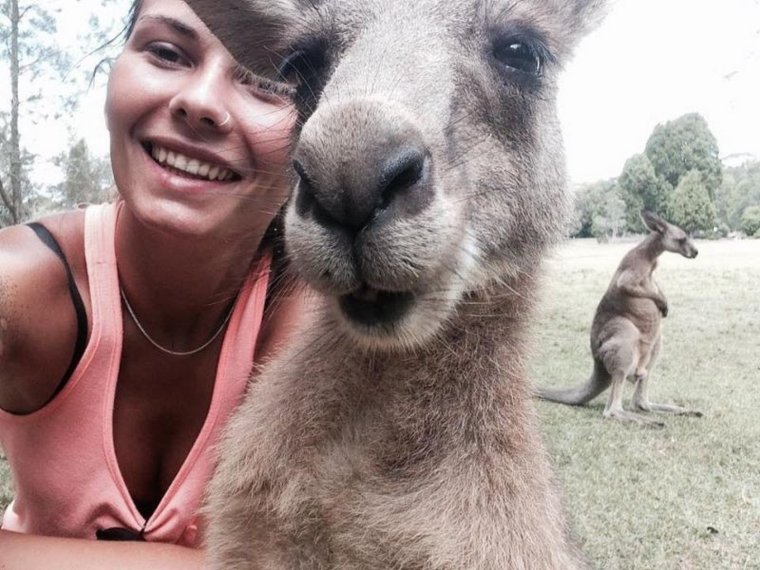 Девушка в сварочной маске