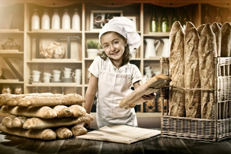 Девушка в пекарне