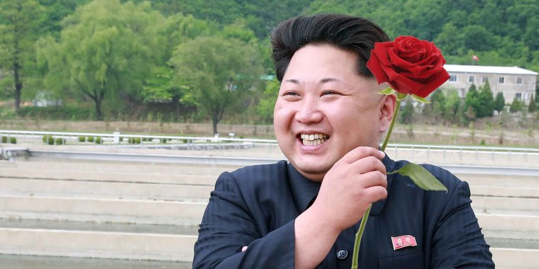 Ким Чен Ын улыбается