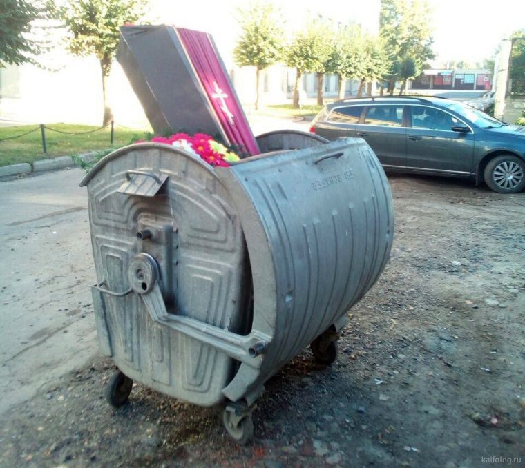 Костюм мусорного бака