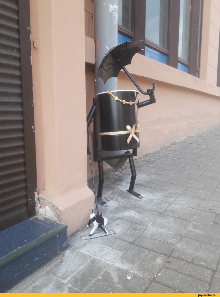 Смешные мусорные баки