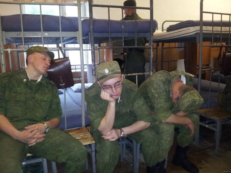 Девушки в пограничной форме