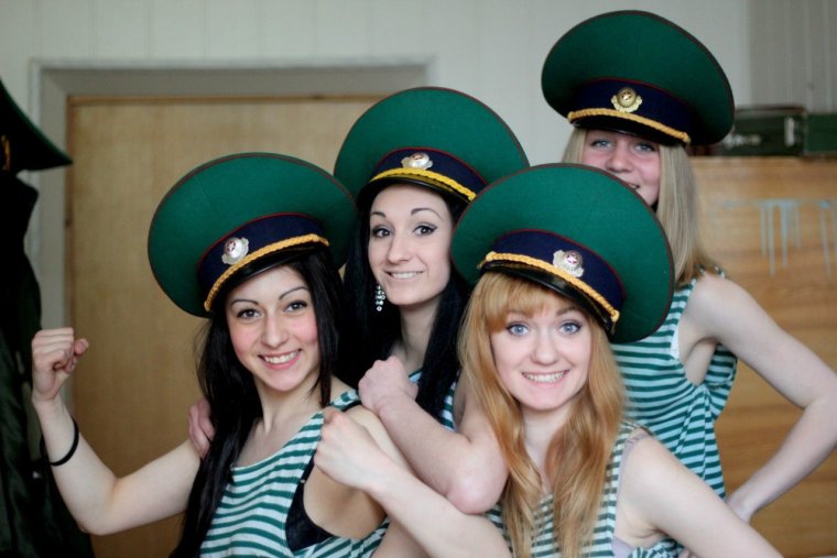 Смешной солдат срочник