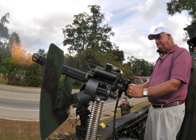 Дедушка с пулеметом