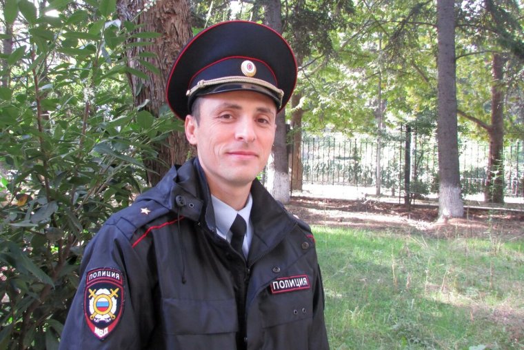 Человек в милицейской форме