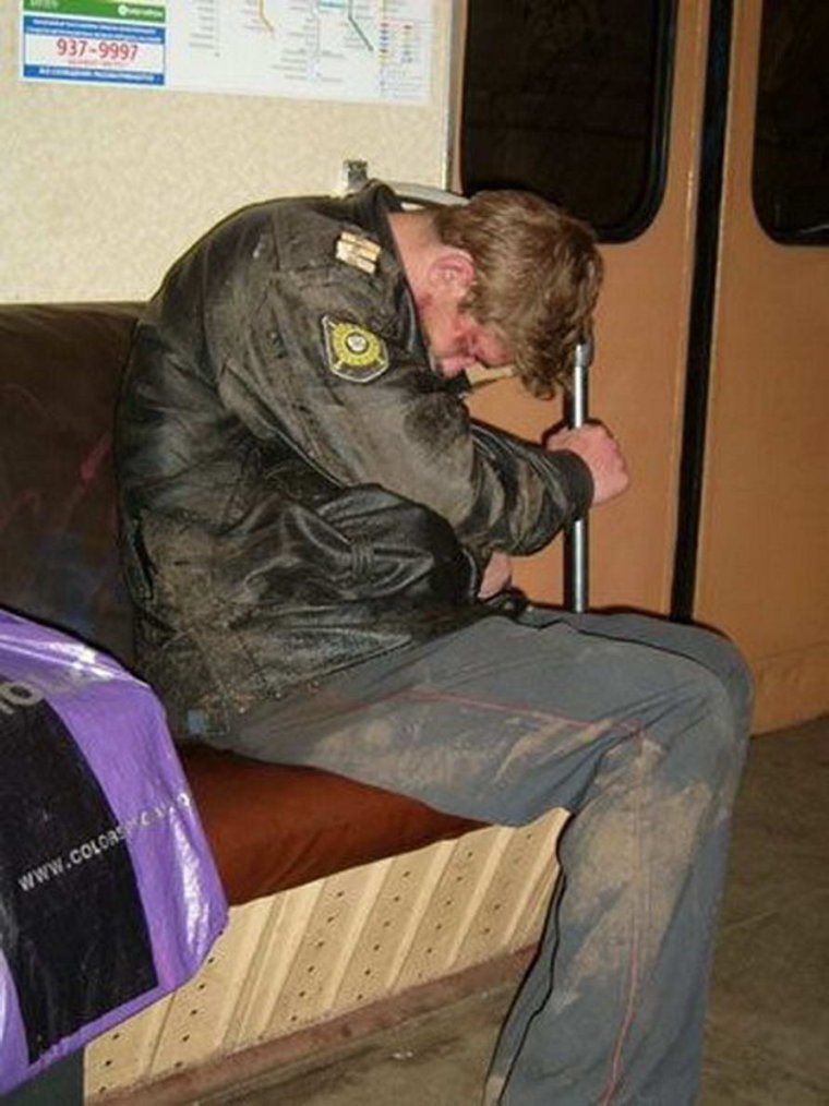 Менты бегут за