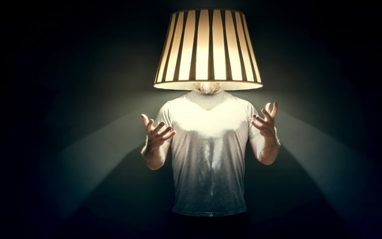 Светильник человек