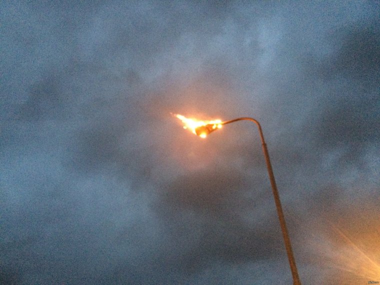 Зажигаются фонари