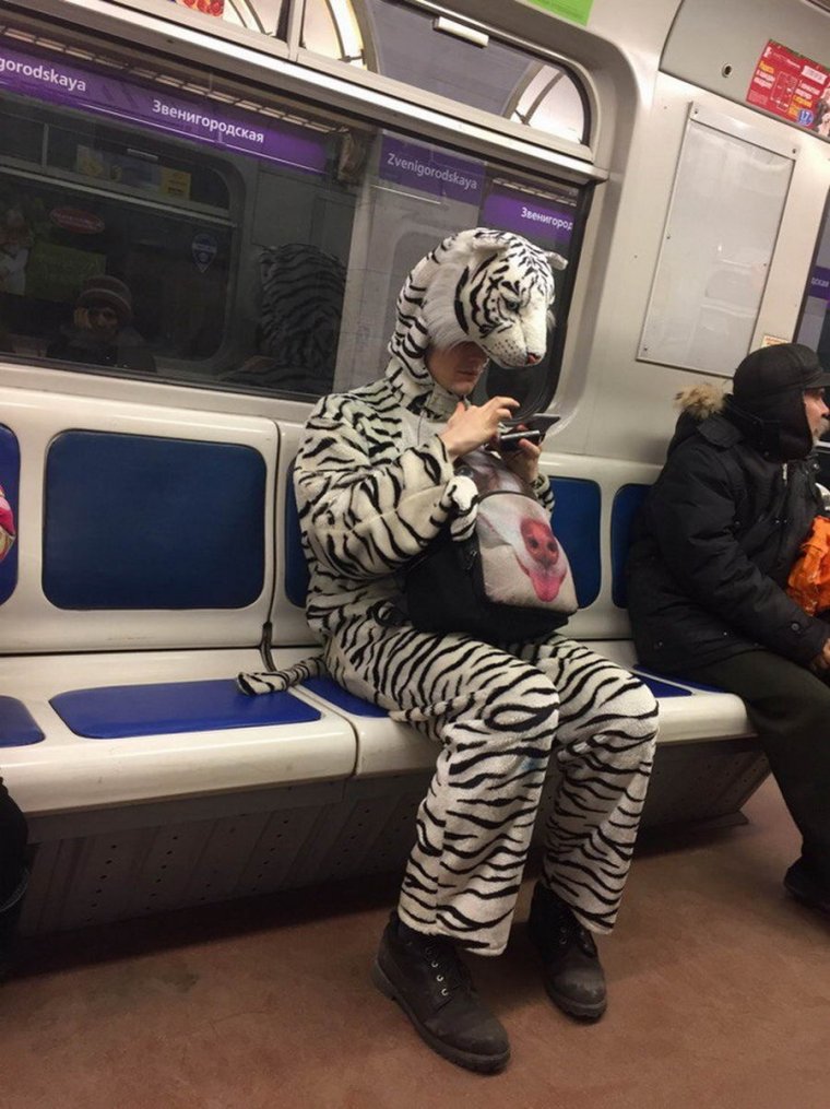 Фрики в Московском метро