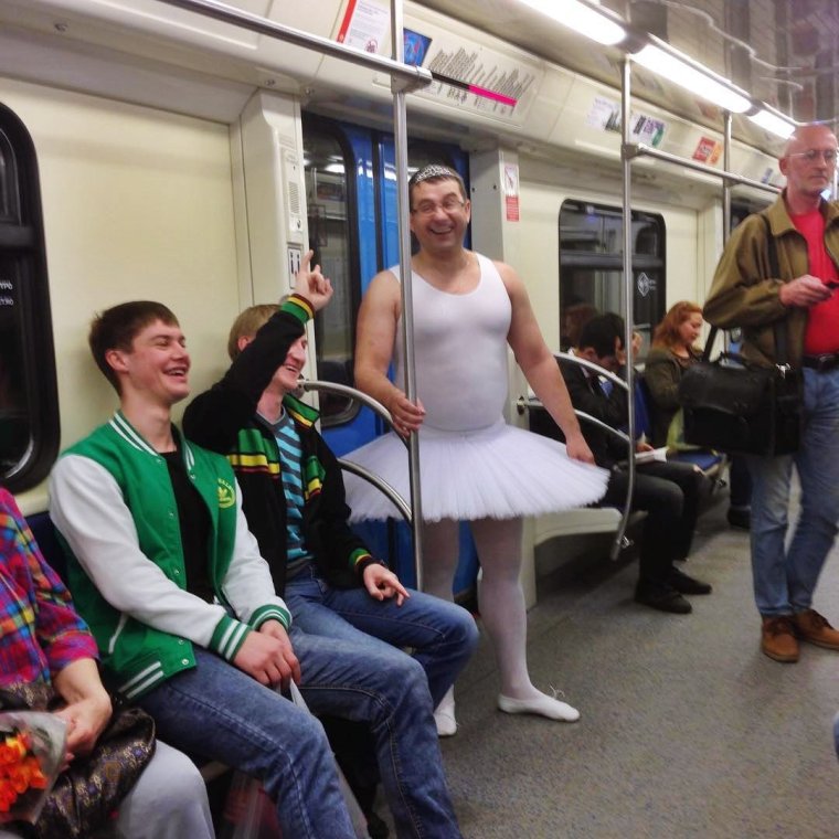 Люди в масках в Московском метро