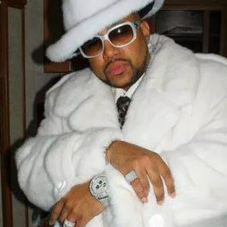 Снуп дог в белой шубе