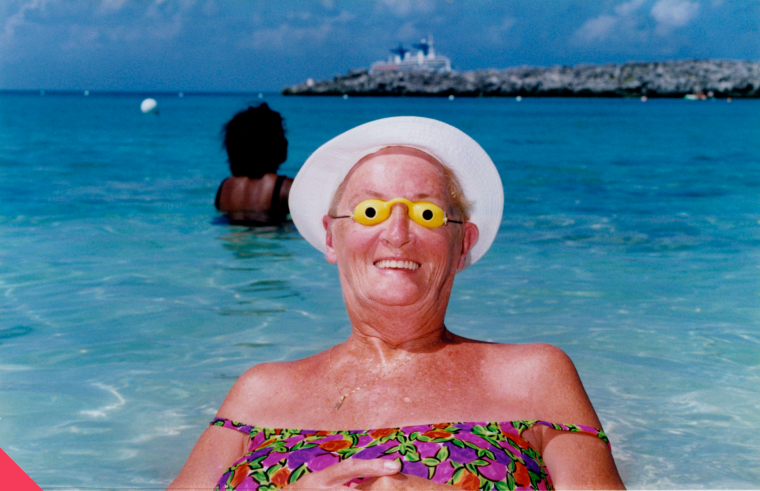 Женщина в море смешное