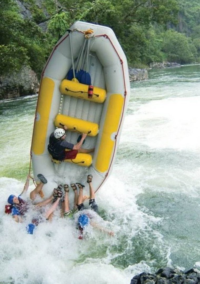 Смешная надувная лодка