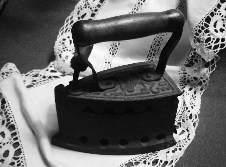 Девушка собирается фото