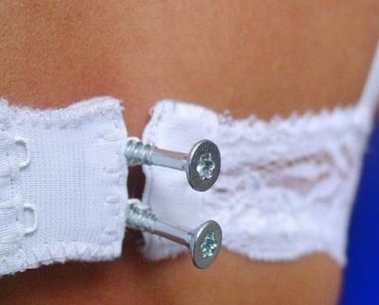 Застежка на бюстгальтере Мем