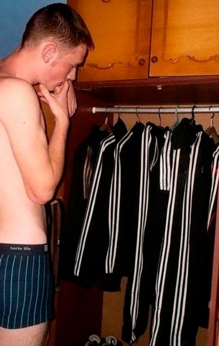 Парни гопники в спортивках