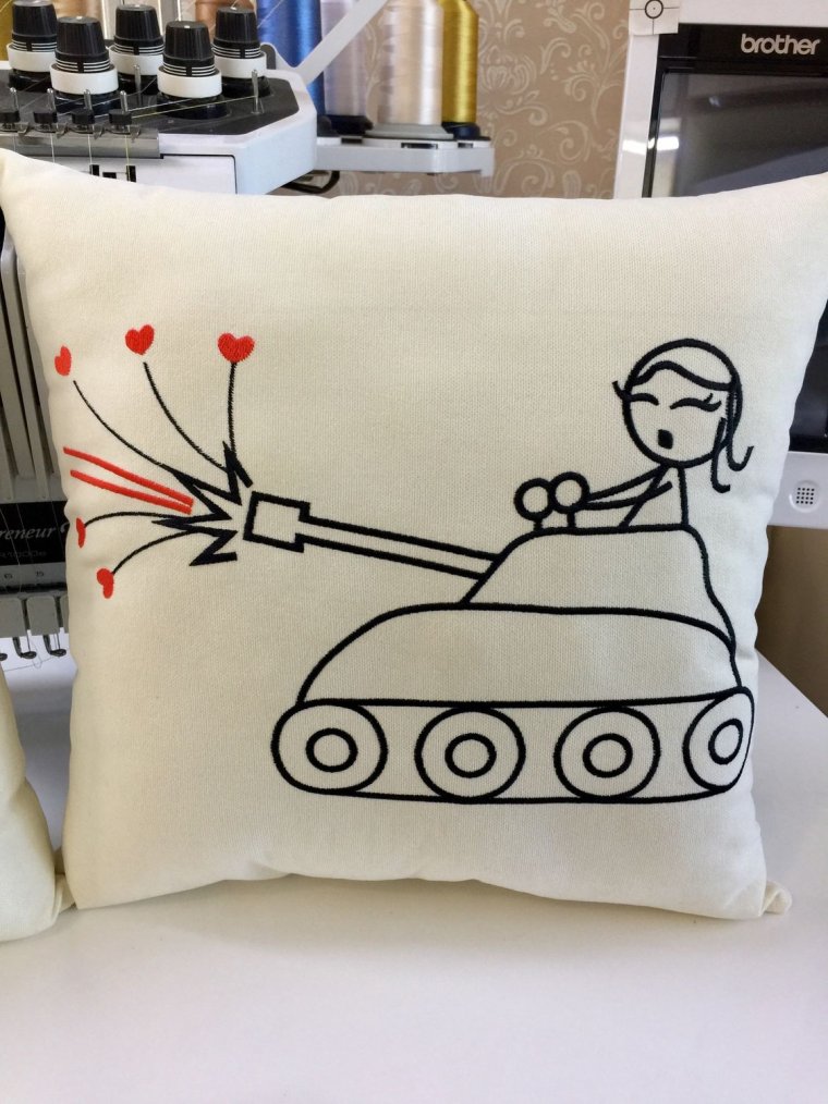 Парные подушки с вышивкой