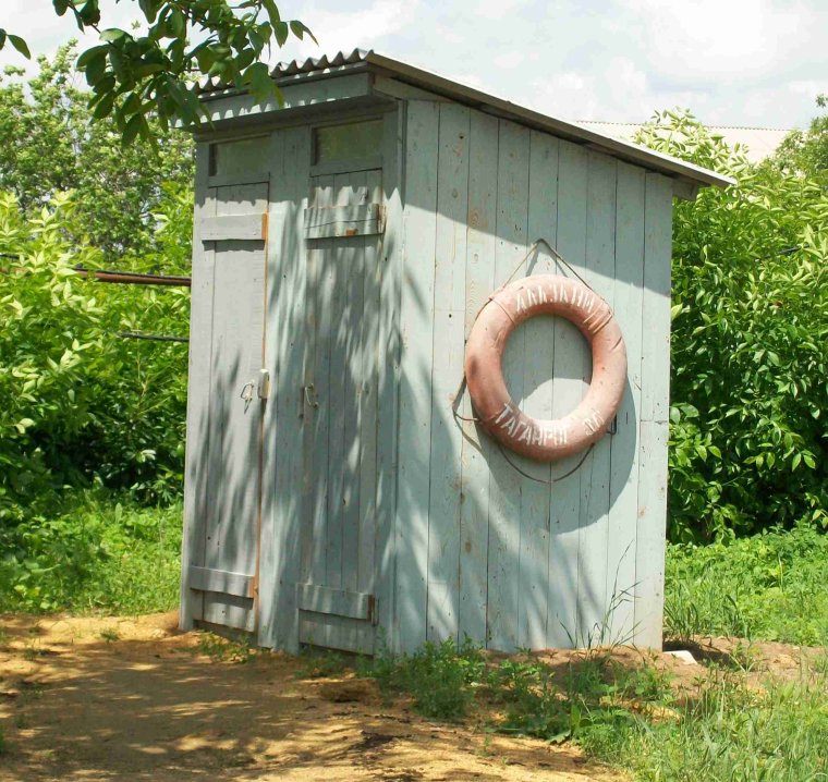 Прикольные дачные туалеты