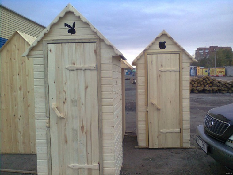 Дверь для уличного туалета