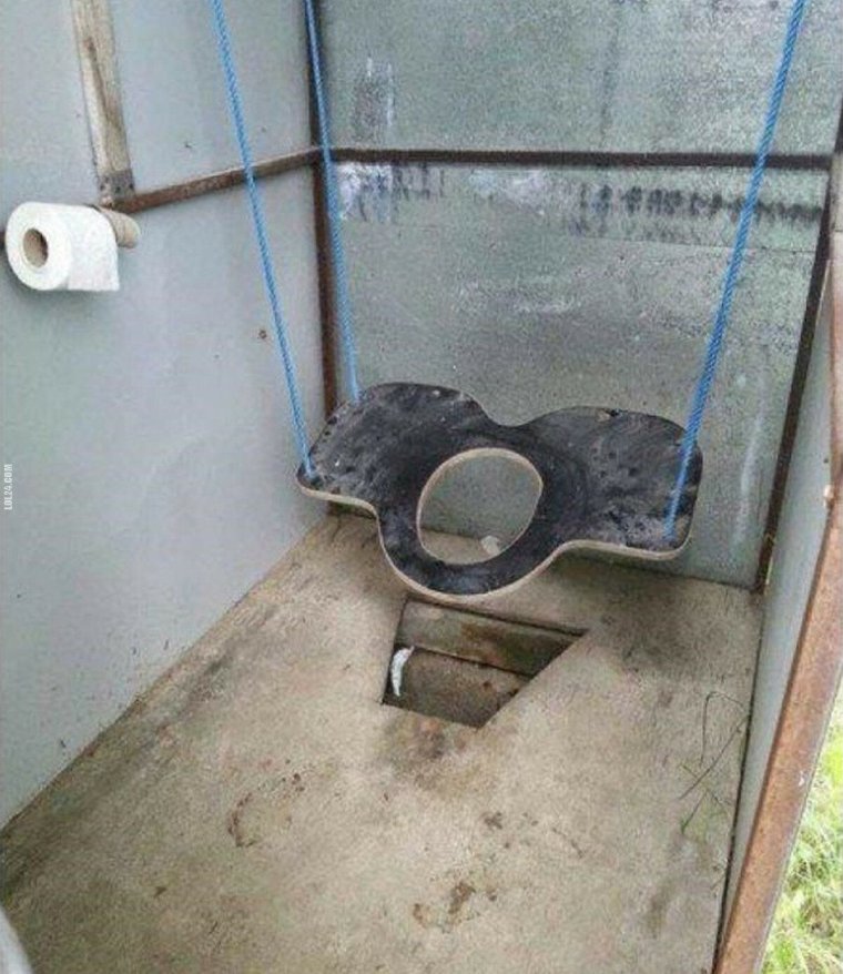 Туалет с раковиной на даче