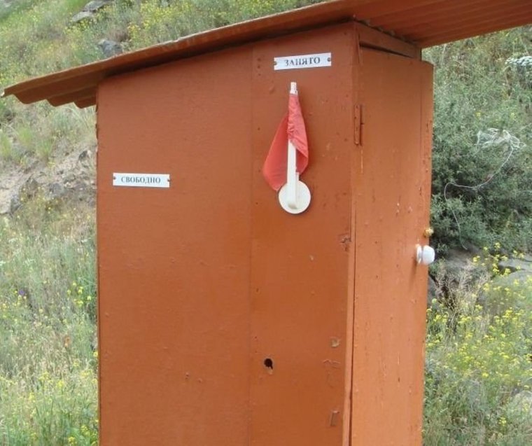 Надписи на туалете на даче