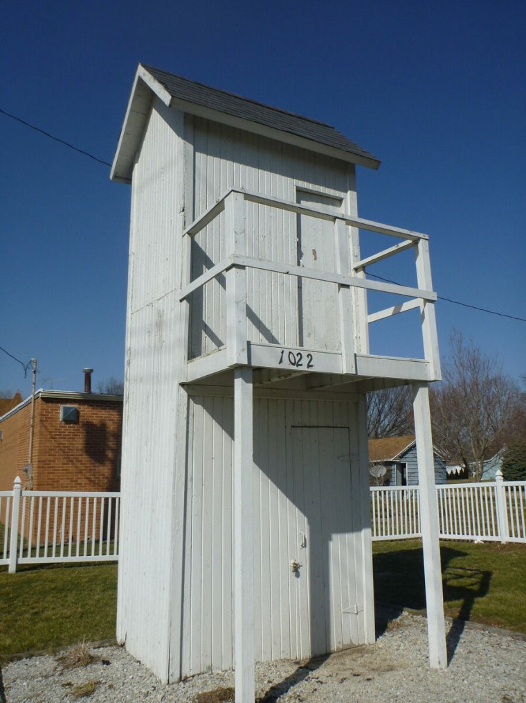 Двухэтажный сортир