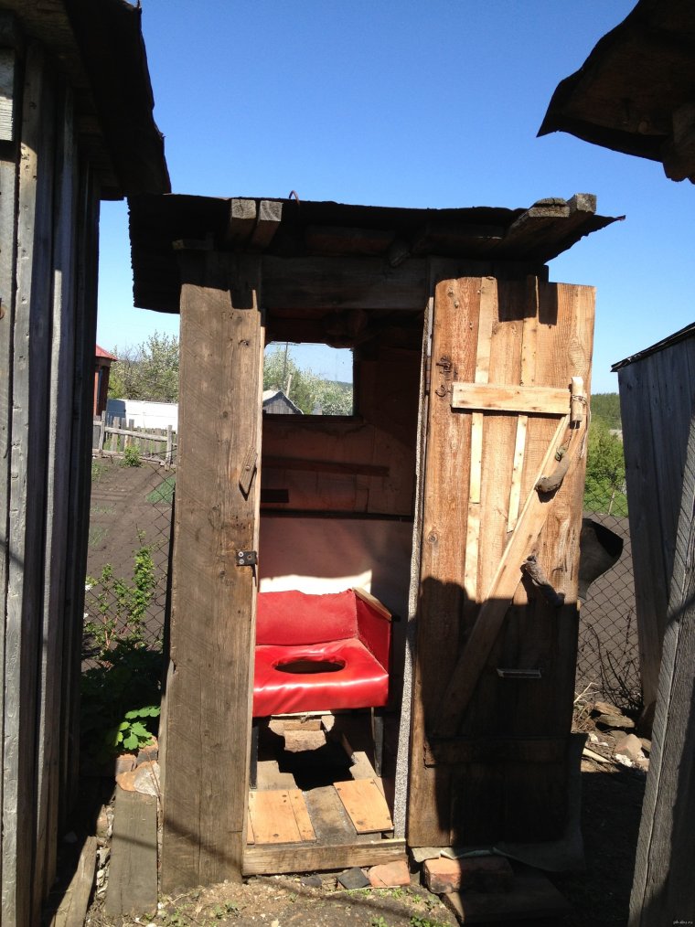 Сельский туалет