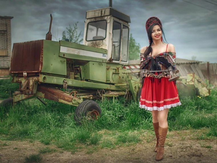 Колхозник на тракторе