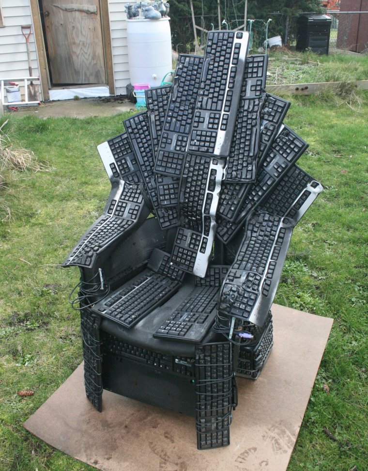 Трон из клавиатур