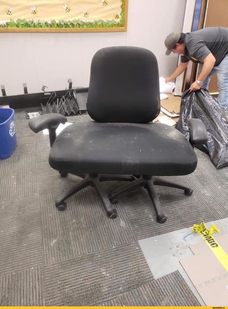 Смешное офисное кресло